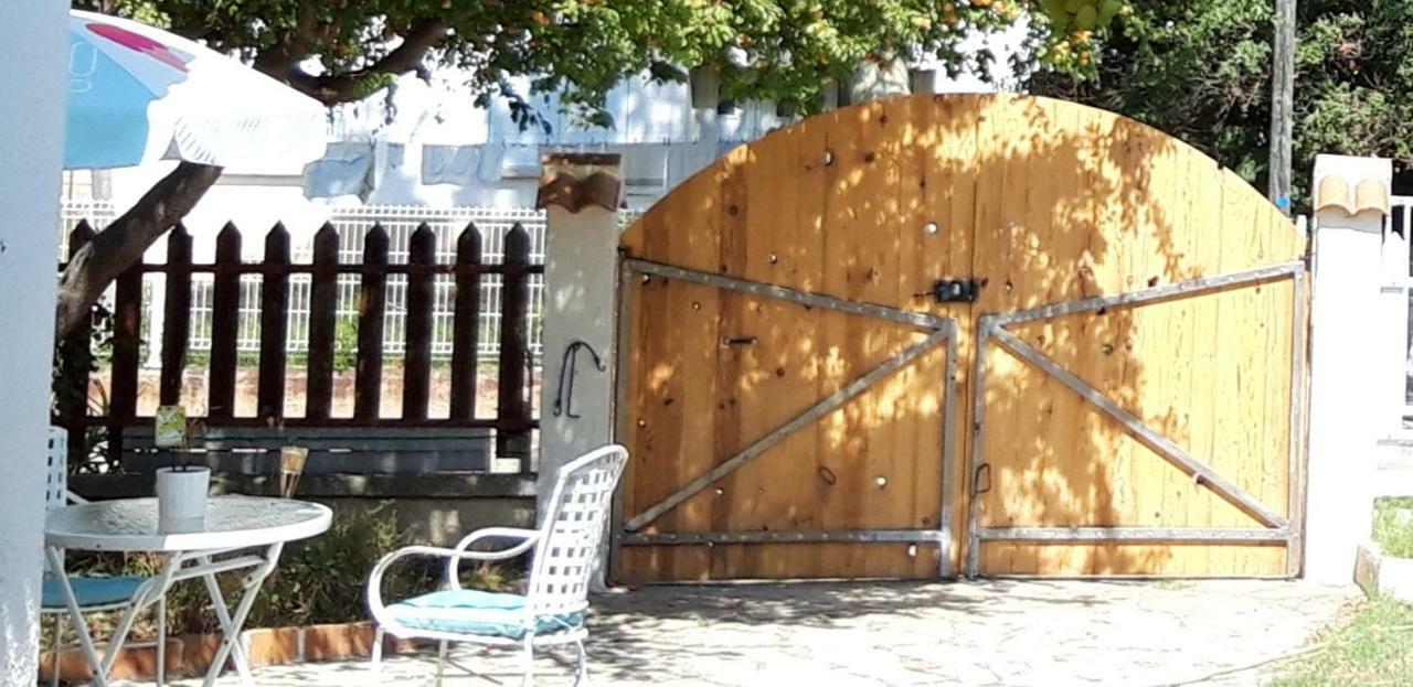 Le Flamant Rose Bed and Breakfast Salin-de-Giraud Buitenkant foto
